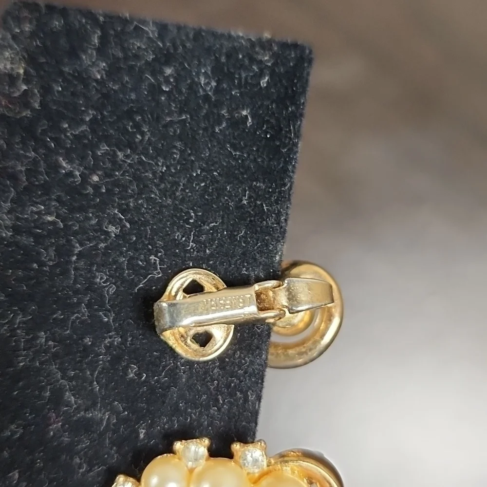 Vintage Trifari Clip On Earrings - Picture 2 of 4